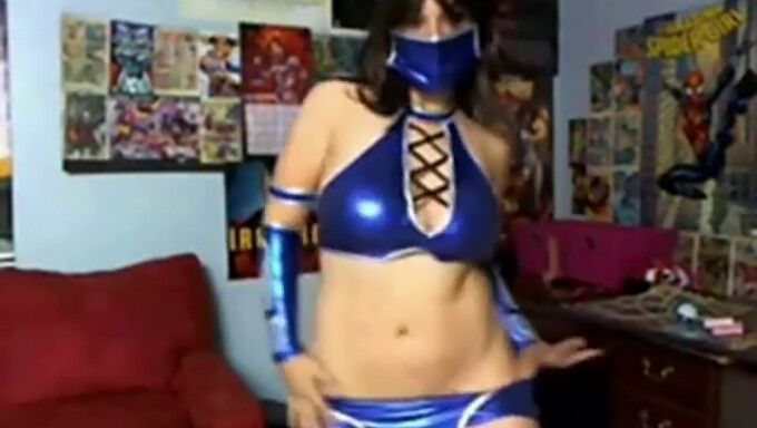 สาว Mortal Kombat คอสเพลย์โชว์ส่วนเวปแคมของเธอ