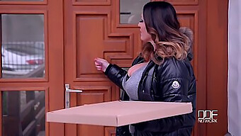 Anastasia Lux E Suas Amigas Dão Ao Pau Duro O Prazer Supremo