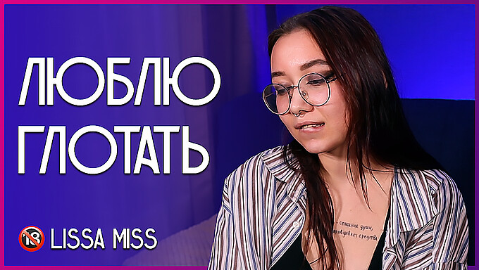 18letá Studentka Lissa Miss Se Promění V Polykající Orgasmus