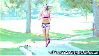 Video Liếm Lồn Les Nghiệp Dư Của Kenna James Trên Sân Golf